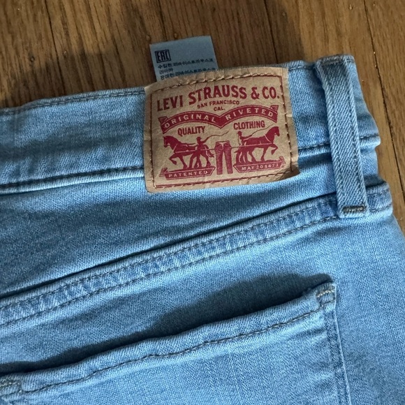 Levi's Women's Light Blue Skinny Jeans - Picture 8 of 8